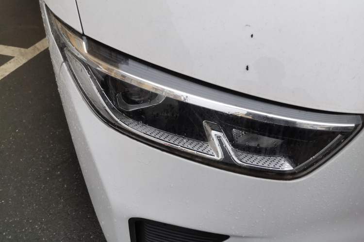 Used Wuling Yangguang 2024 300KM Comfort Version Passenger Van 75kW Right Front Headlight