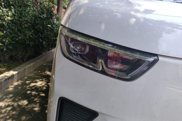 Used Wuling Yangguang 2024 300km Range Practical Window-Sealed Version 60kW Right Front Headlight