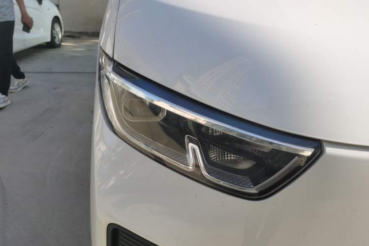 Used Wuling Yangguang 2024 300KM Comfort Version Passenger Van 75kW Right Front Headlight