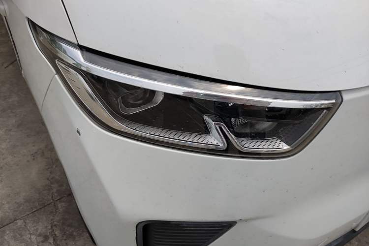 Used Wuling Yangguang 2024 300km Comfort-Grade Passenger Van 60kW Right Front Headlight