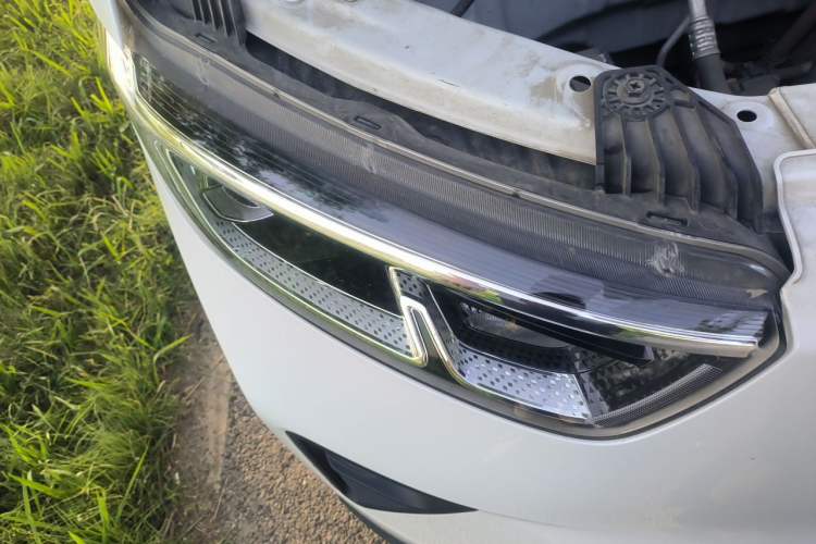 Used Wuling Yangguang 2024 300km Comfort Version with Sealed Windows 60kW Right Front Headlight