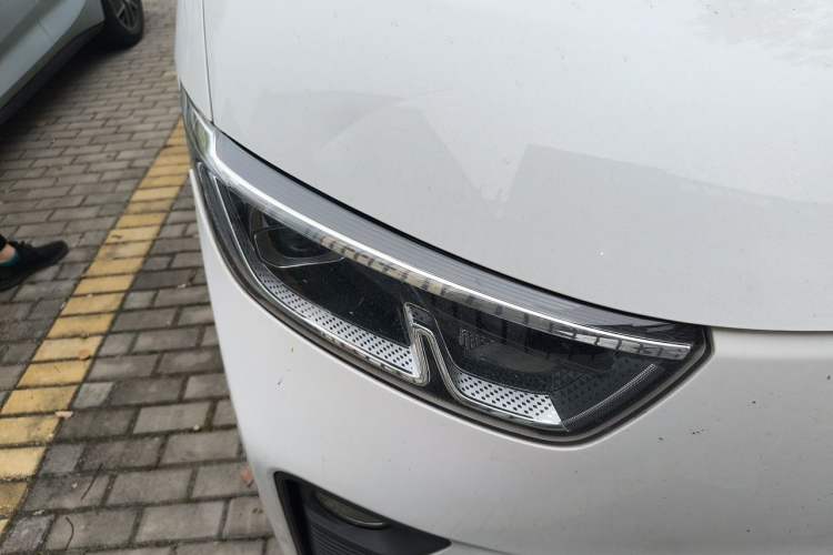 Used Wuling Yangguang 2024 300km Comfort Version with Sealed Windows 60kW Right Front Headlight