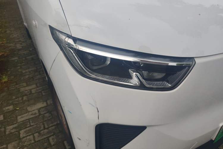 Used Wuling Yangguang 2024 300km Comfort-Grade Passenger Van 60kW Right Front Headlight