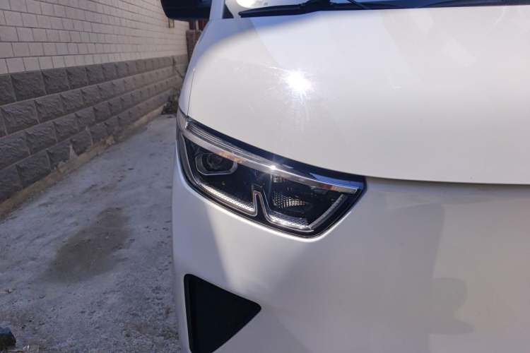 Used Wuling Yangguang 2024 300km Range Practical Window-Sealed Version 60kW Right Front Headlight
