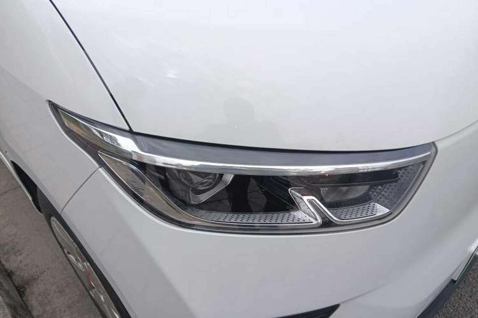 Used Wuling Yangguang 2024 300KM Comfort Version Passenger Van 75kW Right Front Headlight