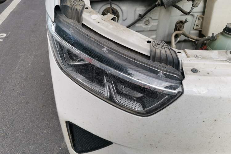 Used Wuling Yangguang 2024 300KM Comfort Version Passenger Van 75kW Right Front Headlight
