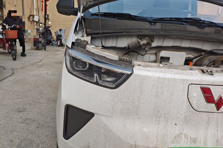 Used Wuling Yangguang 2024 300km Range Practical Window-Sealed Version 60kW Right Front Headlight