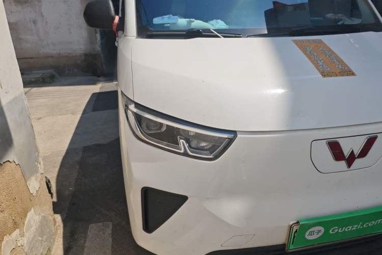 Used Wuling Yangguang 2024 300km Comfort-Grade Passenger Van 60kW Right Front Headlight