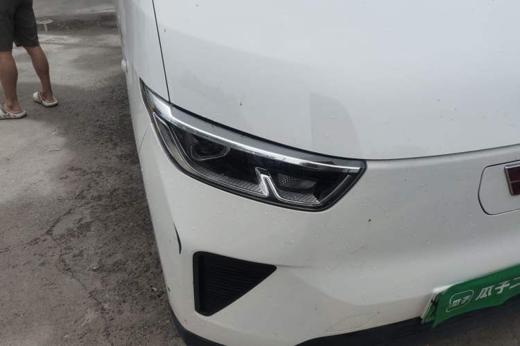 Used Wuling Yangguang 2024 300KM Comfort Version Passenger Van 75kW Right Front Headlight