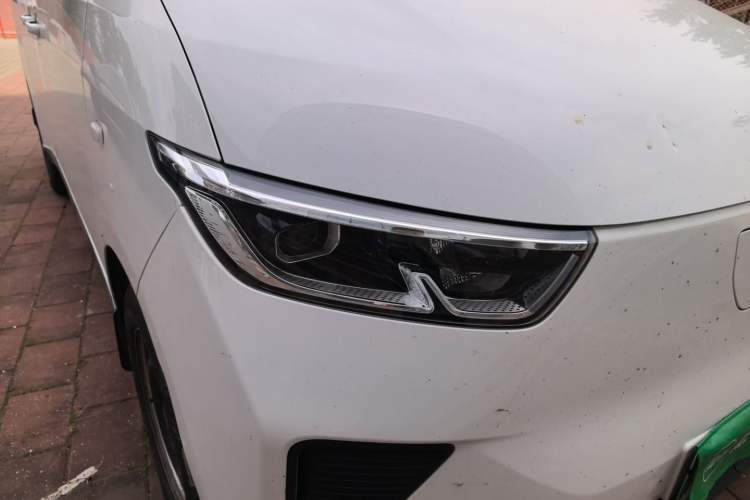 Used Wuling Yangguang 2024 300KM Comfort Version Passenger Van 75kW Right Front Headlight