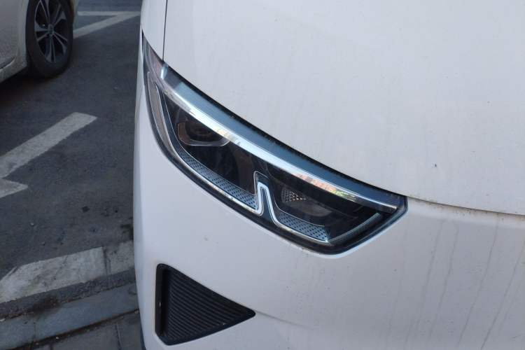 Used Wuling Yangguang 2024 300KM Comfort Version Passenger Van 75kW Right Front Headlight