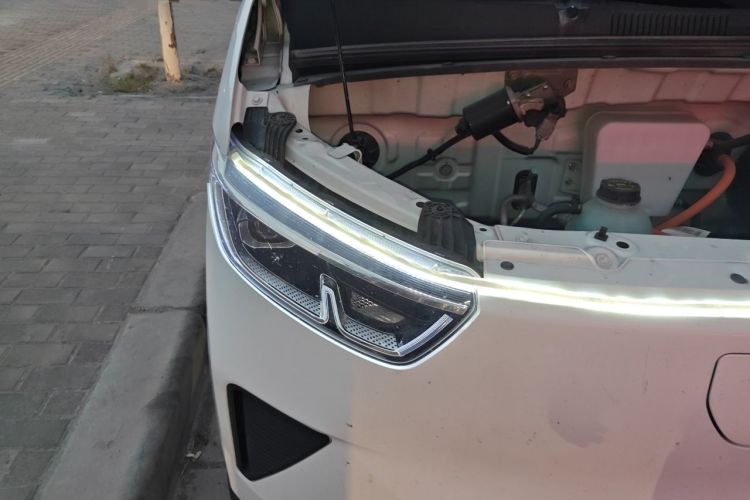 Used Wuling Yangguang 2024 300KM Comfort Version Passenger Van 75kW Right Front Headlight