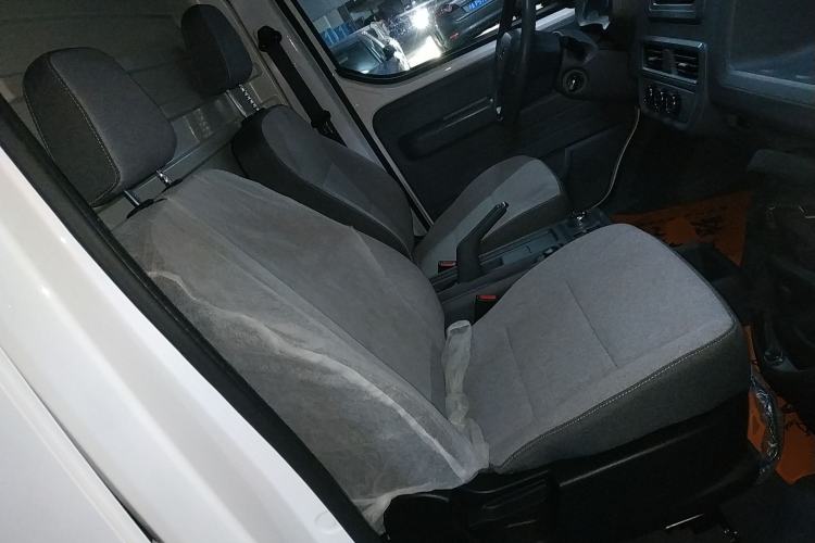 Used Wuling Yangguang 2024 300km Range Practical Window-Sealed Version 60kW Right Front Seat