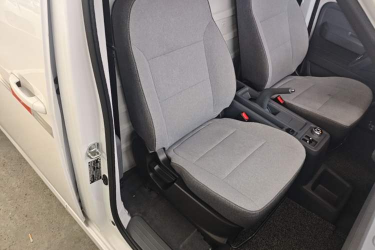 Used Wuling Yangguang 2024 300km Comfort Version with Sealed Windows 60kW Right Front Seat