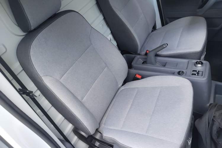 Used Wuling Yangguang 2024 300km Range Practical Window-Sealed Version 60kW Right Front Seat