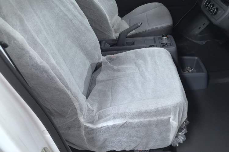 Used Wuling Yangguang 2024 300KM Comfort Version Passenger Van 75kW Right Front Seat