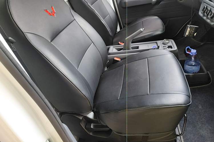 Used Wuling Yangguang 2024 300km Comfort Version with Sealed Windows 60kW Right Front Seat