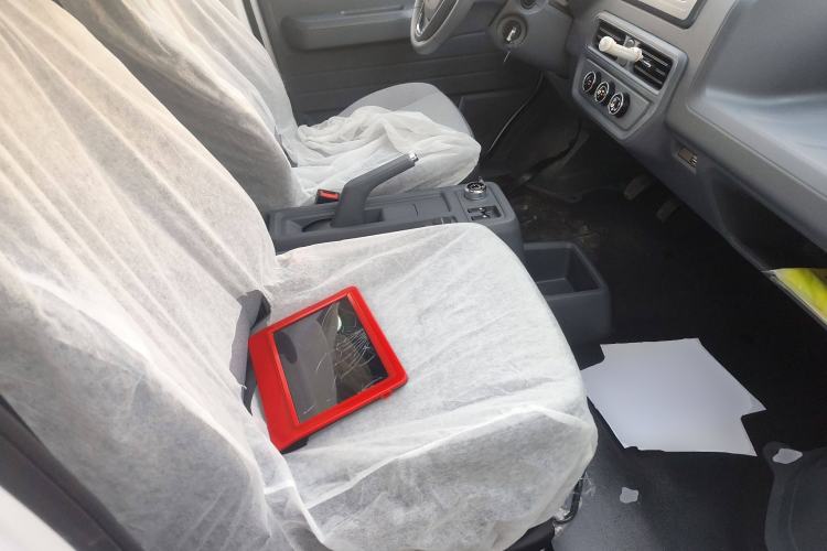 Used Wuling Yangguang 2024 300KM Comfort Version Passenger Van 75kW Right Front Seat