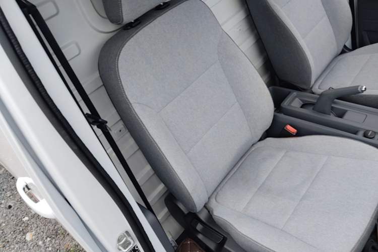 Used Wuling Yangguang 2024 300km Range Practical Window-Sealed Version 75kW Right Front Seat