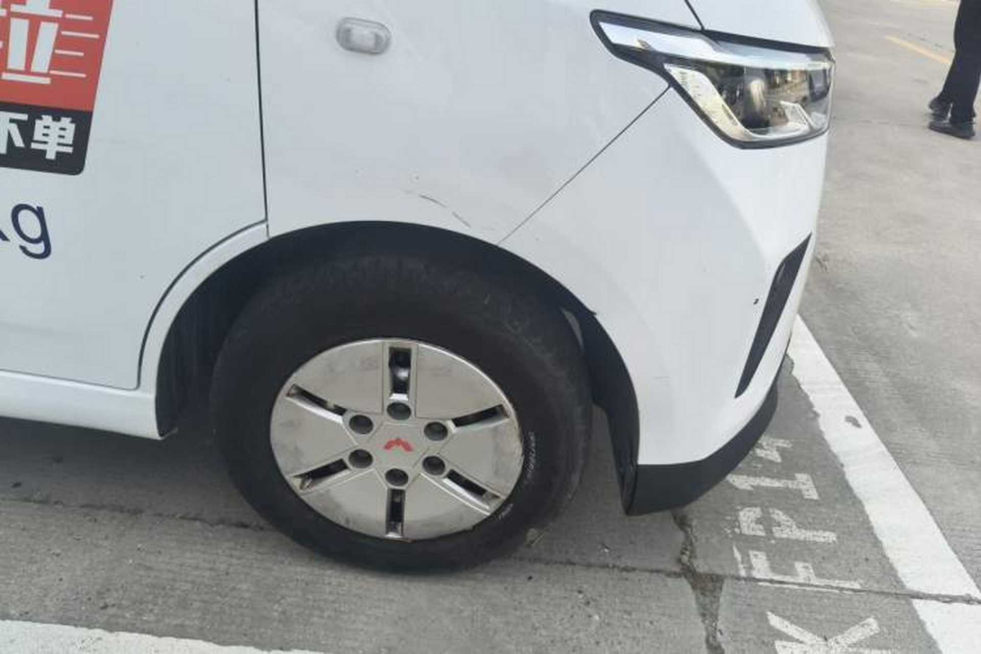 Used Wuling Yangguang 2024 300km Comfort Version with Sealed Windows 60kW Right Front Wheel Hub