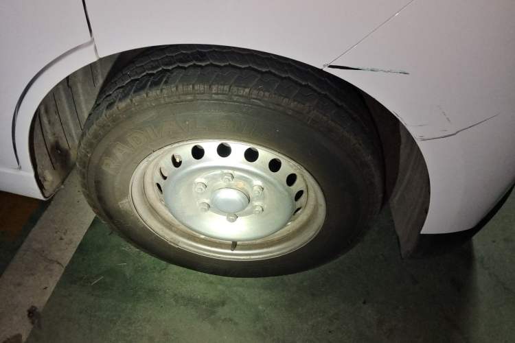 Used Wuling Yangguang 2024 300KM Comfort Version Passenger Van 75kW Right Front Wheel Hub