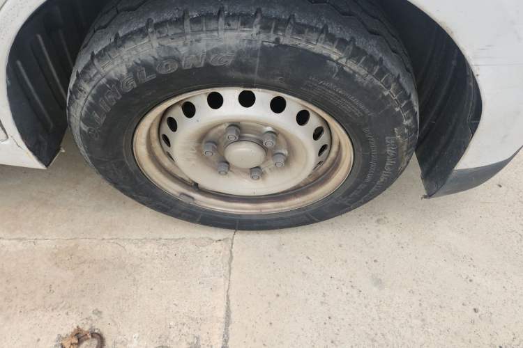 Used Wuling Yangguang 2024 300km Range Practical Window-Sealed Version 60kW Right Front Wheel Hub
