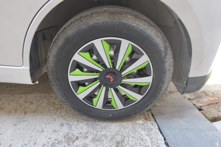 Used Wuling Yangguang 2024 300km Range Practical Window-Sealed Version 60kW Right Front Wheel Hub