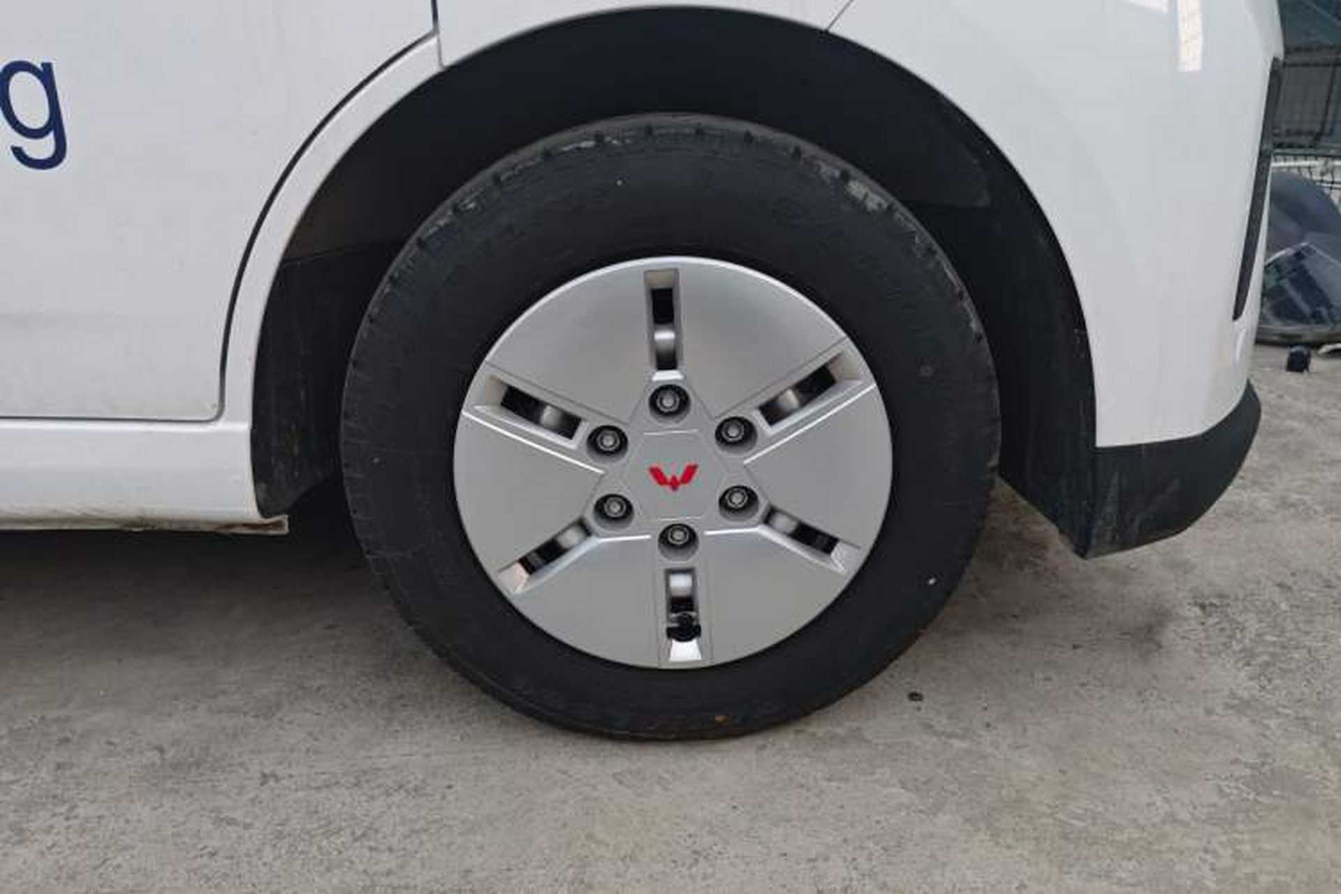 Used Wuling Yangguang 2024 300km Comfort Version with Sealed Windows 75kW Right Front Wheel Hub