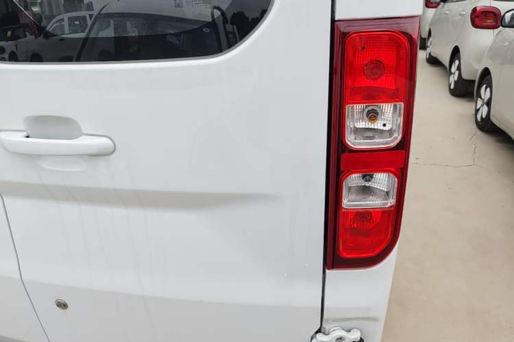 Used Wuling Yangguang 2024 300KM Comfort Version Passenger Van 75kW Right Rear Taillight