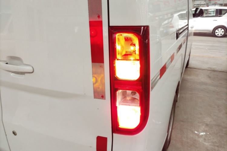 Used Wuling Yangguang 2024 300km Range Practical Window-Sealed Version 60kW Right Rear Taillight