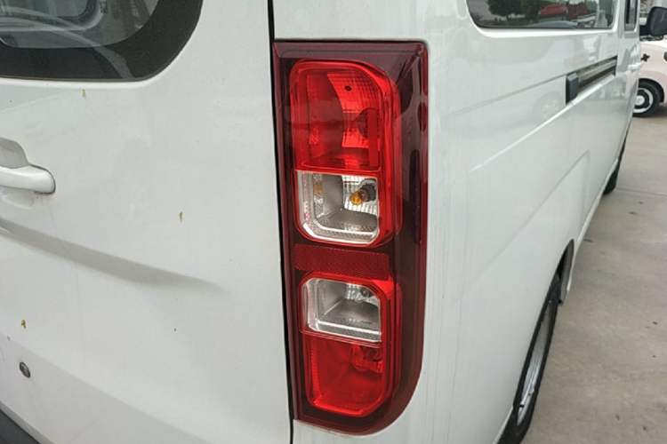 Used Wuling Yangguang 2024 300KM Comfort Version Passenger Van 75kW Right Rear Taillight
