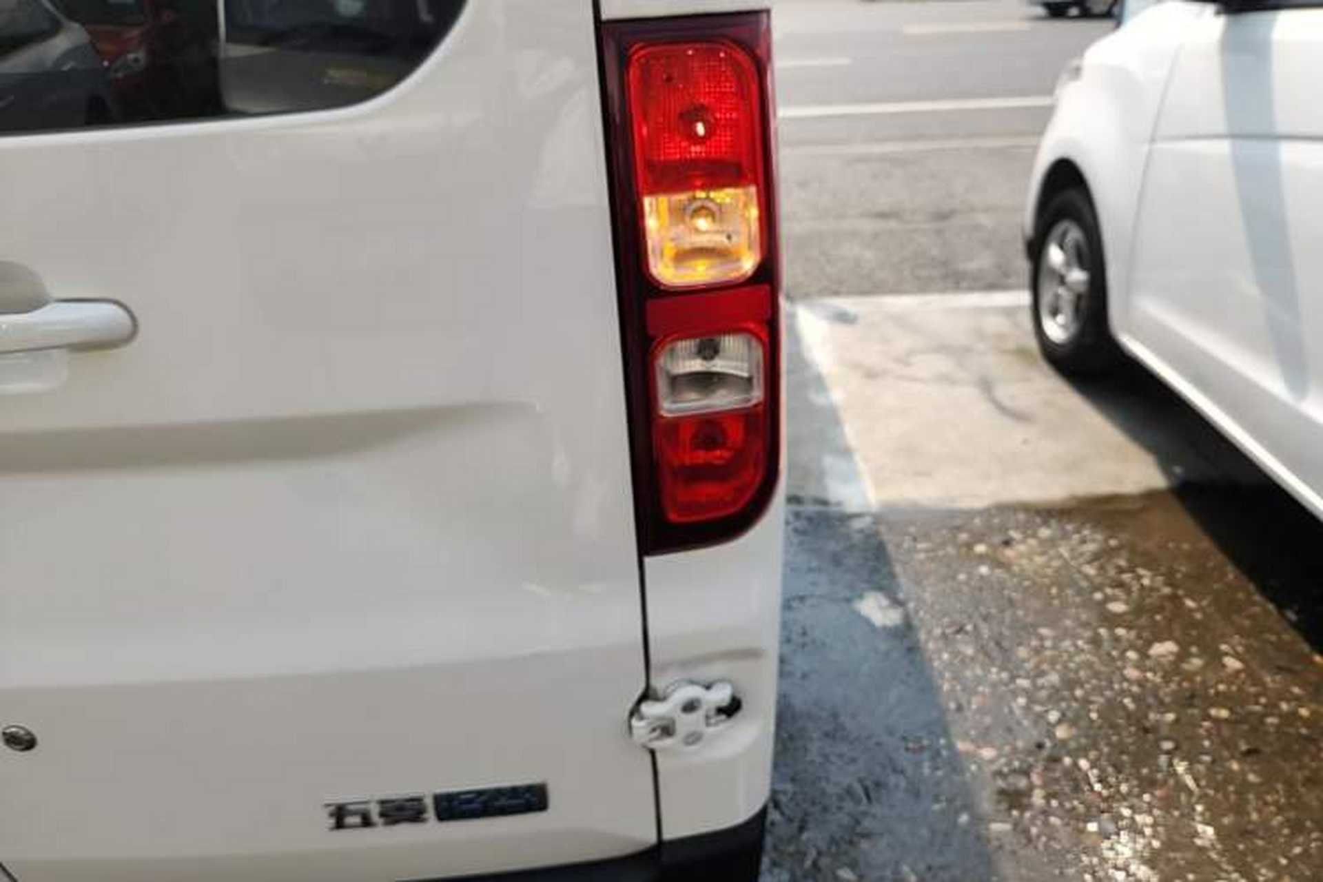 Used Wuling Yangguang 2024 300KM Comfort Version Passenger Van 75kW Right Rear Taillight