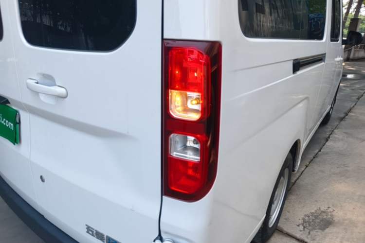 Used Wuling Yangguang 2024 300KM Comfort Version Passenger Van 75kW Right Rear Taillight