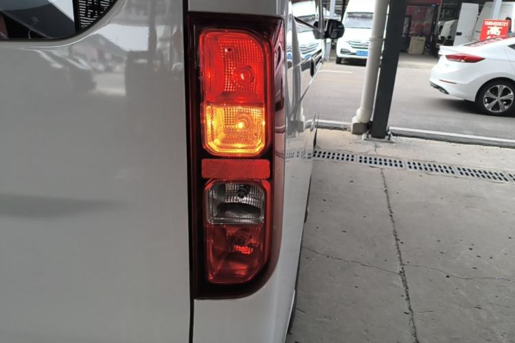 Used Wuling Yangguang 2024 300KM Comfort Version Passenger Van 75kW Right Rear Taillight