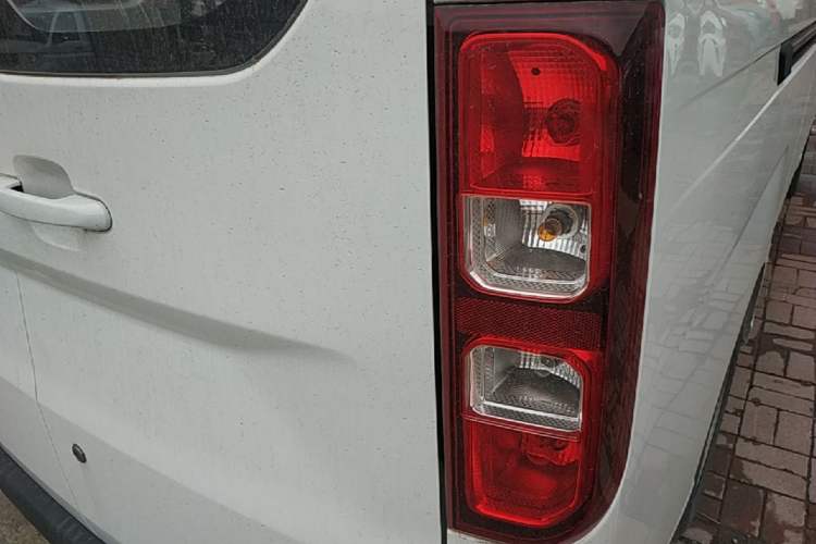 Used Wuling Yangguang 2024 300KM Comfort Version Passenger Van 75kW Right Rear Taillight