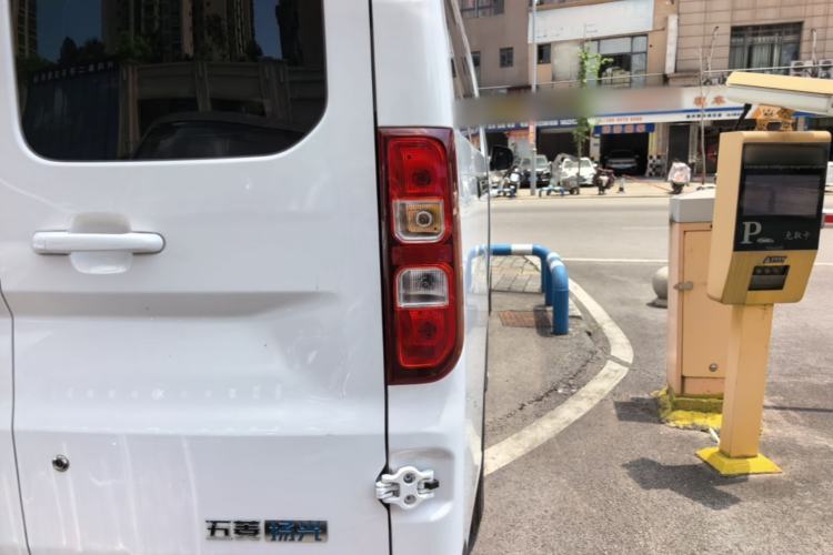 Used Wuling Yangguang 2024 300KM Comfort Version Passenger Van 75kW Right Rear Taillight