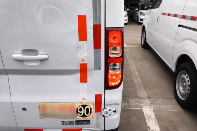 Used Wuling Yangguang 2024 300km Comfort Version with Sealed Windows 60kW Right Rear Taillight
