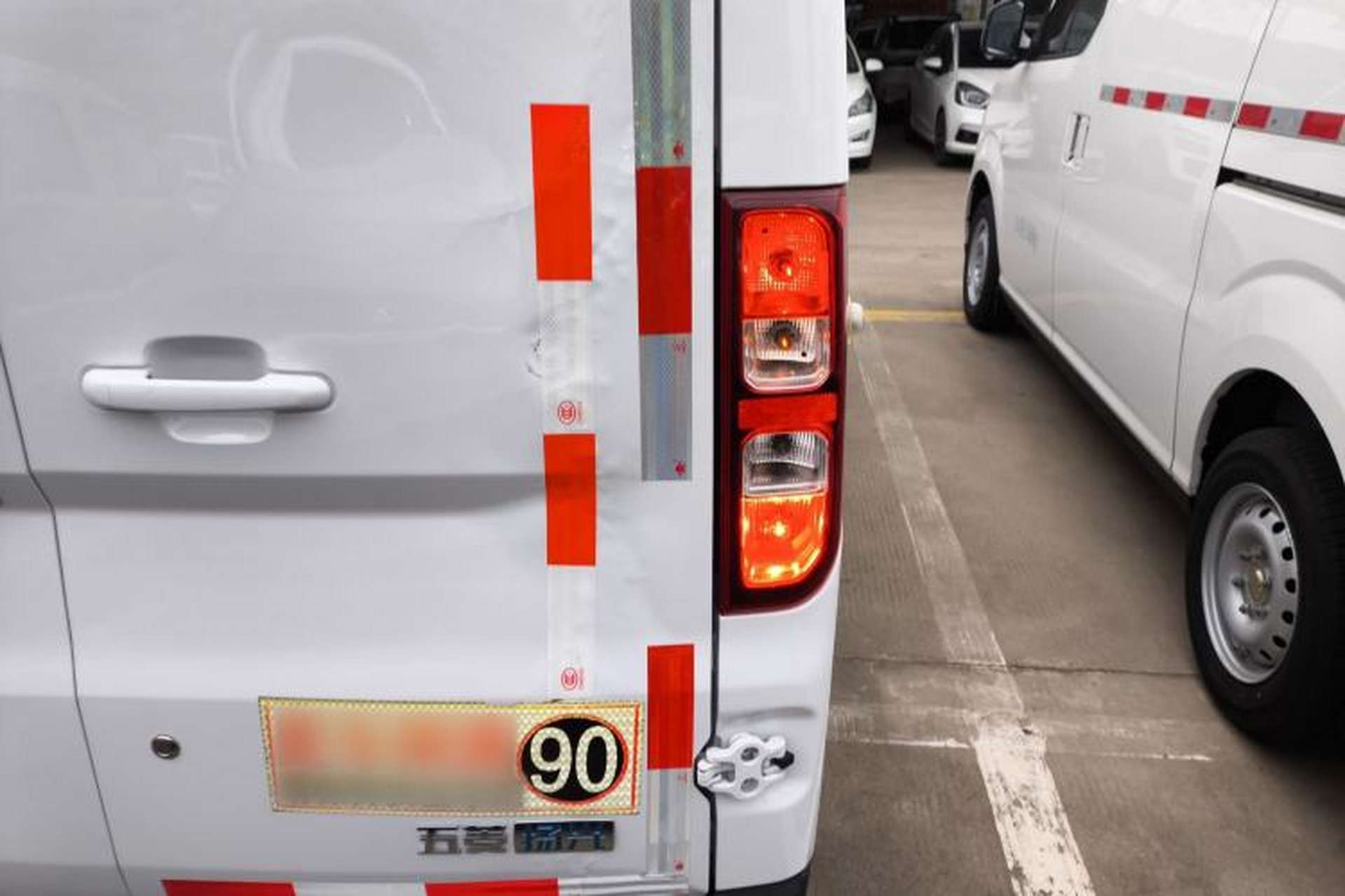 Used Wuling Yangguang 2024 300km Comfort Version with Sealed Windows 60kW Right Rear Taillight
