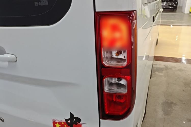 Used Wuling Yangguang 2024 300km Comfort-Grade Passenger Van 60kW Right Rear Taillight