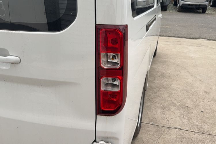 Used Wuling Yangguang 2024 300KM Comfort Version Passenger Van 75kW Right Rear Taillight