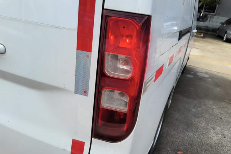 Used Wuling Yangguang 2024 300km Range Practical Window-Sealed Version 60kW Right Rear Taillight