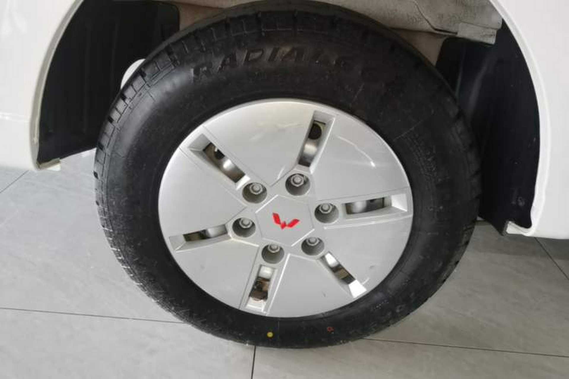 Used Wuling Yangguang 2024 300km Comfort Version with Sealed Windows 60kW Right Rear Wheel Hub