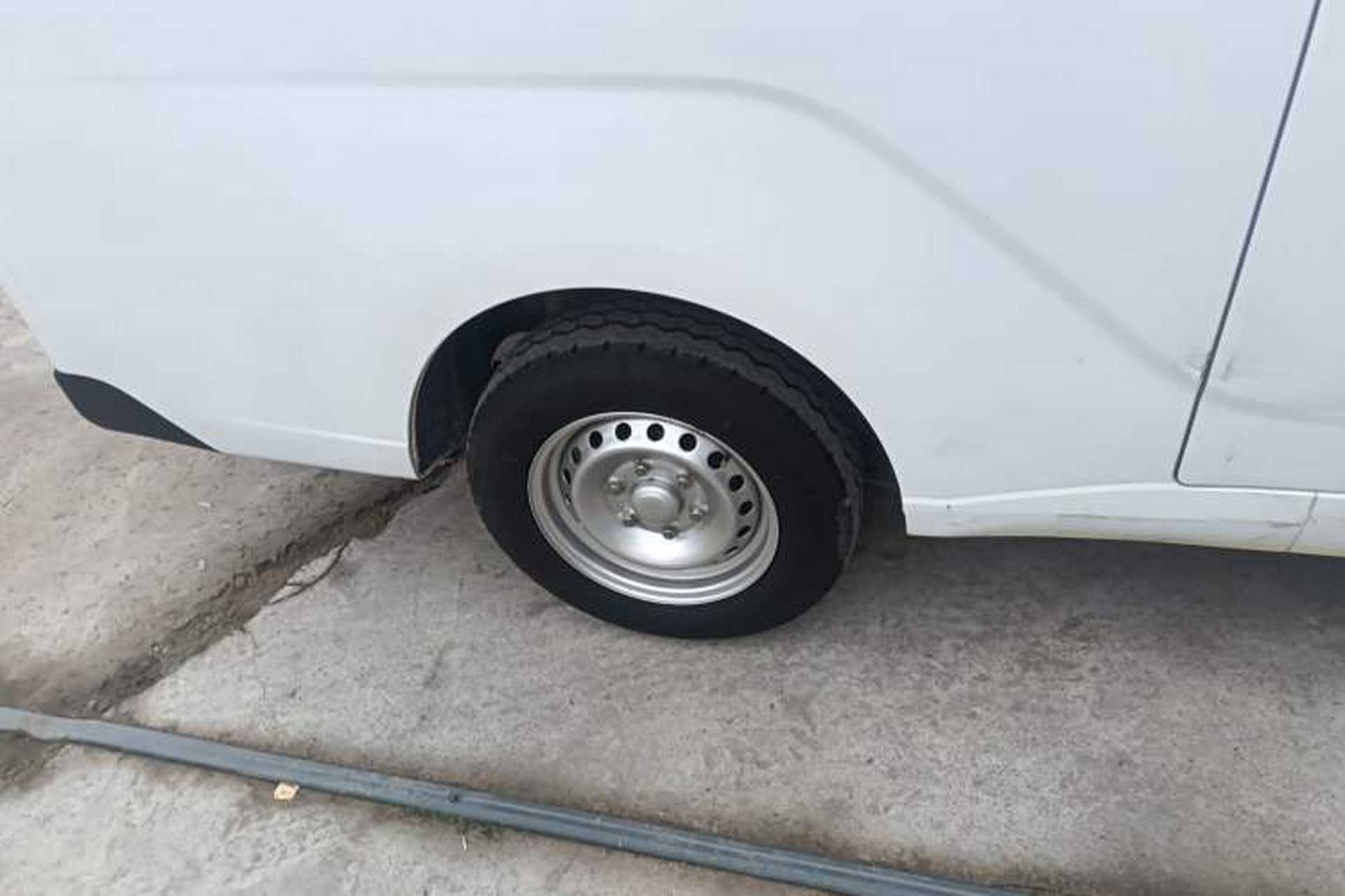 Used Wuling Yangguang 2024 300km Comfort-Grade Passenger Van 60kW Right Rear Wheel Hub