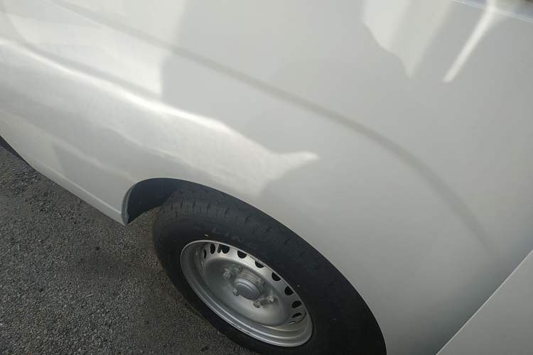 Used Wuling Yangguang 2024 300KM Comfort Version Passenger Van 75kW Right Rear Wheel Hub