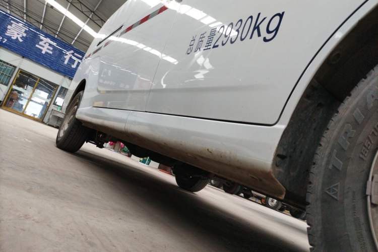 Used Wuling Yangguang 2024 300km Range Practical Window-Sealed Version 60kW Right Side Sill