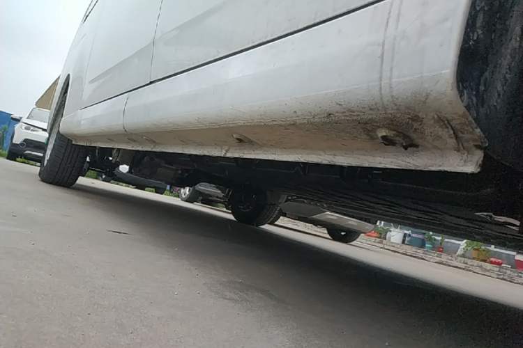 Used Wuling Yangguang 2024 300KM Comfort Version Passenger Van 75kW Right Side Sill