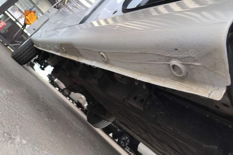 Used Wuling Yangguang 2024 300KM Comfort Version Passenger Van 75kW Right Side Sill