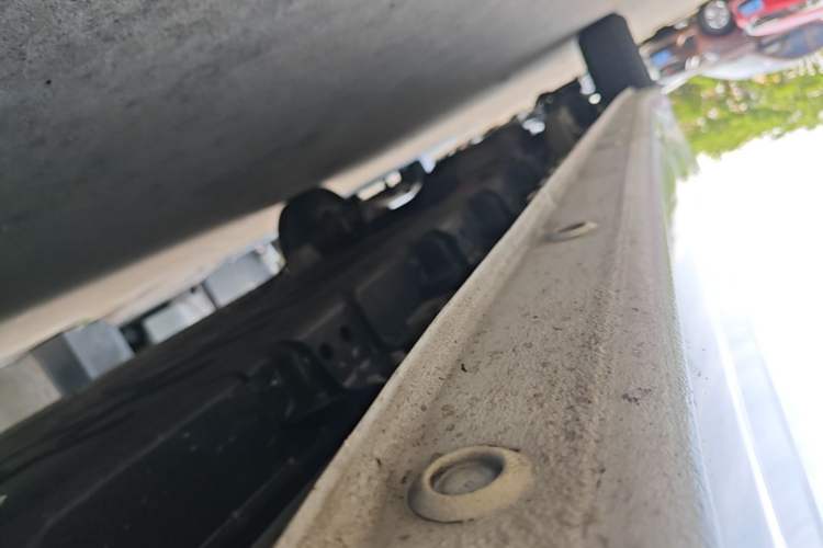 Used Wuling Yangguang 2024 300KM Comfort Version Passenger Van 75kW Right Side Sill