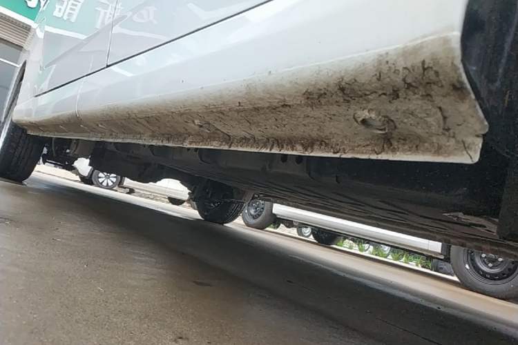 Used Wuling Yangguang 2024 300KM Comfort Version Passenger Van 75kW Right Side Sill