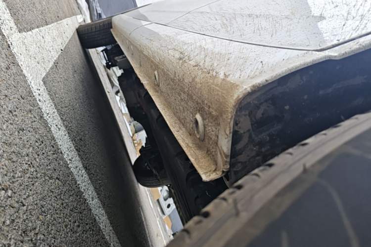 Used Wuling Yangguang 2024 300KM Comfort Version Passenger Van 75kW Right Side Sill